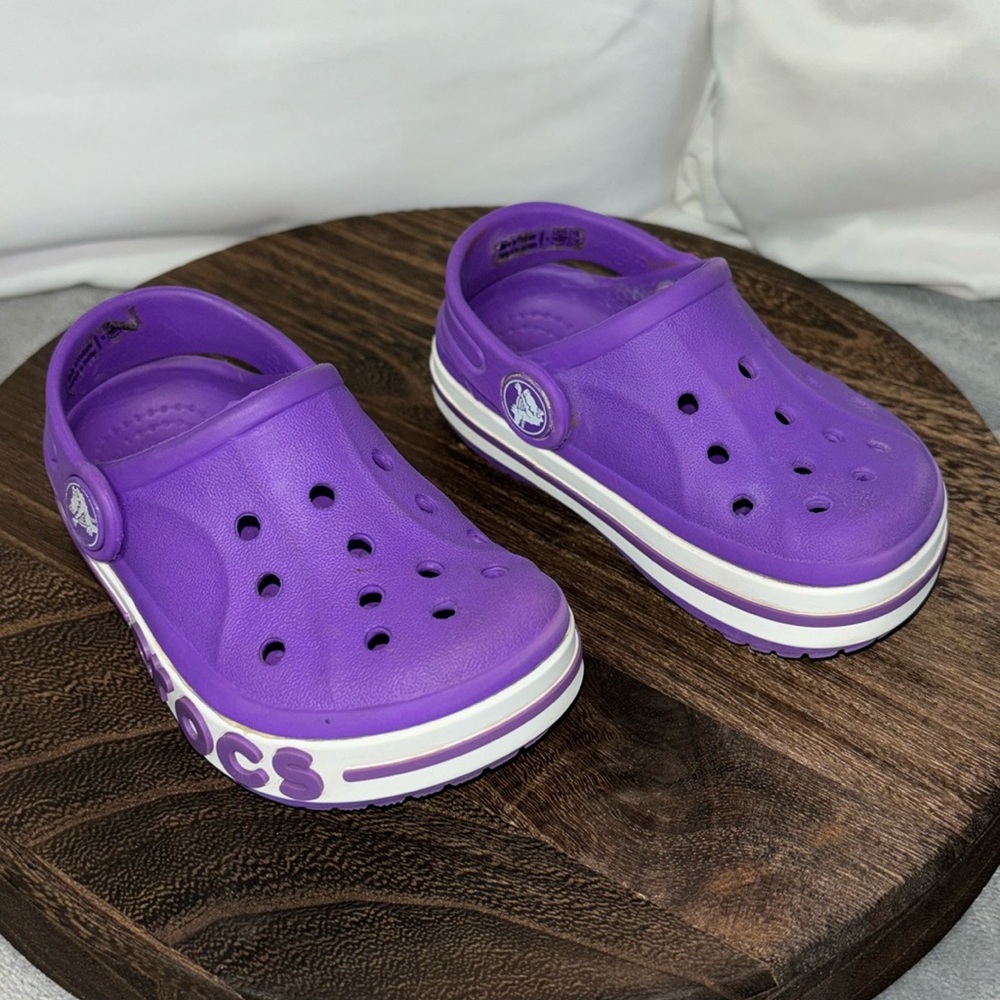 Crocs BAYABAND CLOG size 5-C in purple and white comfortable & iconic kids shoe